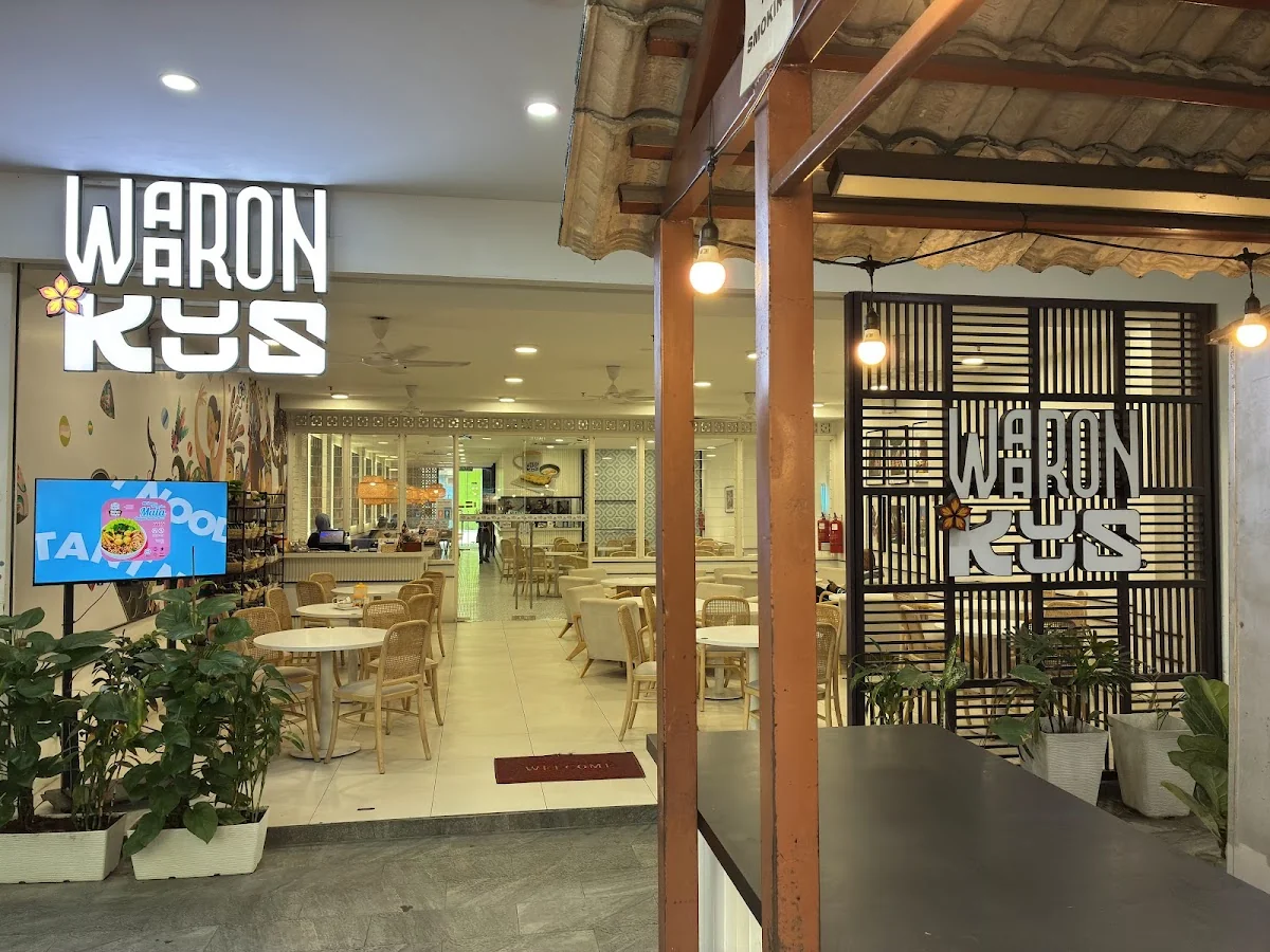 WaaronKuus Cafe — Street (4.7 stars) · Photo via Google Maps by Mango Rango