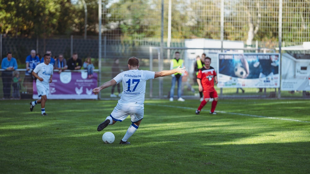 SC Paderborn 07 players in first half action